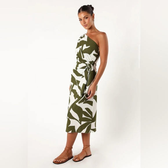 Petal & Pup Zara one shoulder midi dress - Olive Palm Size Medium - Picture 4 of 11